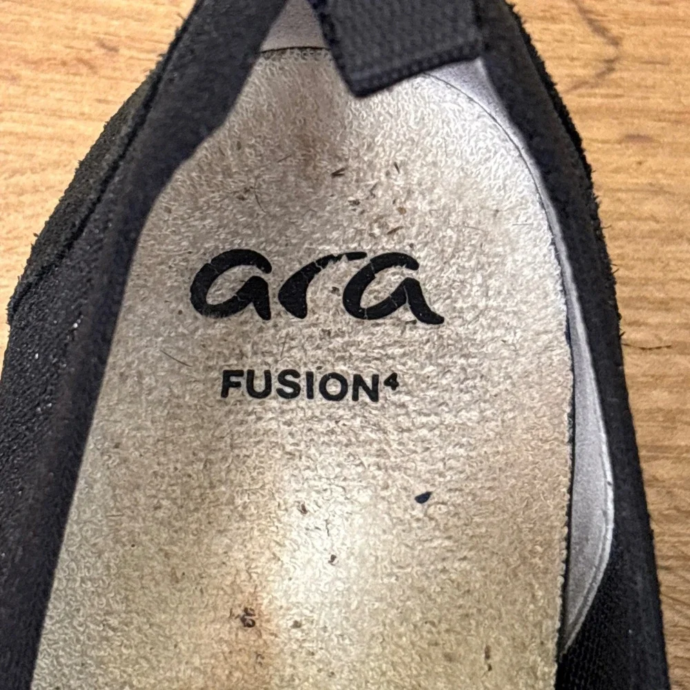 ARA Leena Sneaker Black Woven Knit Women Size‎ 5 Slip On Casual Comfort Stretch